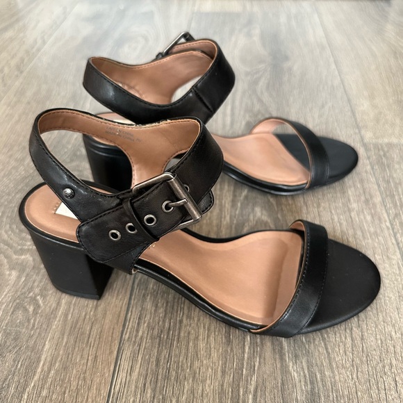 Matt & Nat, Size 6 - Picture 2 of 4